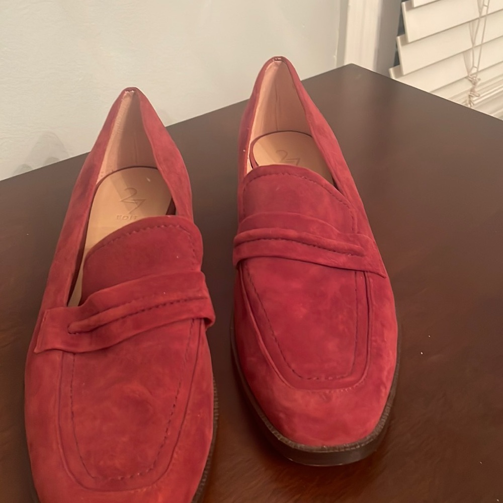27 edit burgundy, suede loafers hardly, with 1 1/2 heel size 11